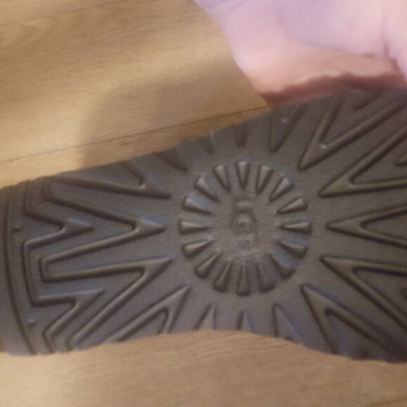 Women's "Mini boot" UGGS BNIB black HARD to find. Ordered from BROWNS at Yoekdal - Picture 2 of 5